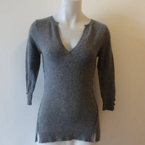 COPY - Subtle Luxury 100% Cashmere Gray V-Neck Sweater XS/S * - Picture 2 of 8